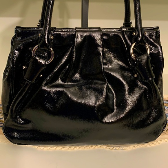 🔥Ferragamo Gancini Black Patent Leather Handbag🔥 - Picture 4 of 15